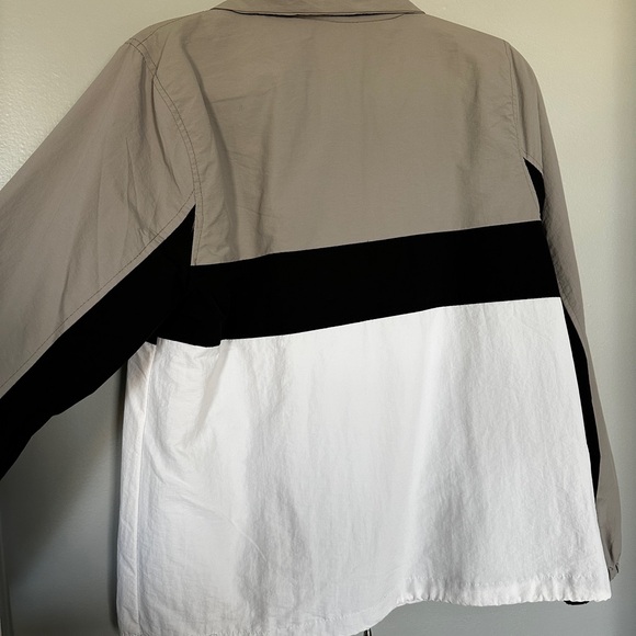 Windbreaker Jacket🎧 - Picture 3 of 5